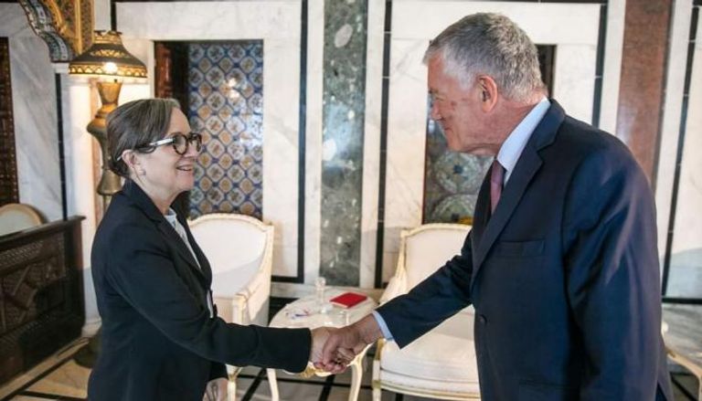 رئيسة الحكومة التونسية نجلاء بودن رفقة السفير الفرنسي اندري بارون