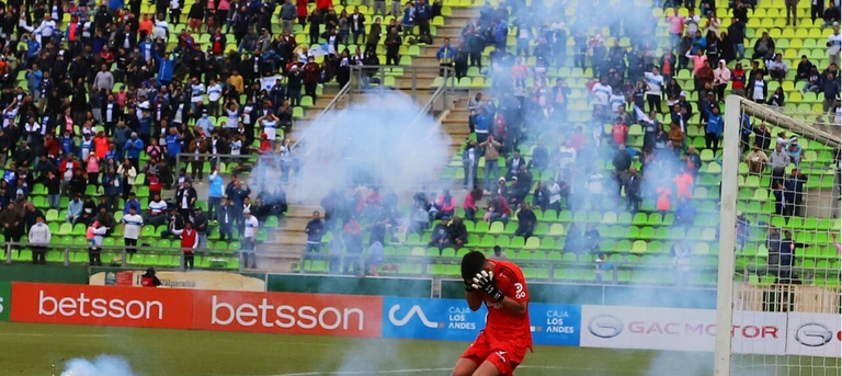 إصابة حارس في كأس تشيلي مارتن بارا حارس مرمى يونفيرسيداد التشيلي
