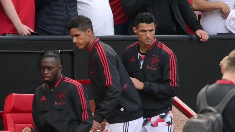 رونالدو على مقاعد بدلاء يونايتد