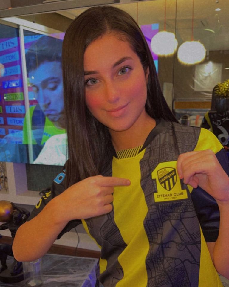 فرح الجفري بقميص الاتحاد