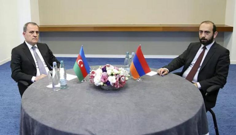 لقاء سابق بين وزيري خارجية أرمينيا وأذربيجان