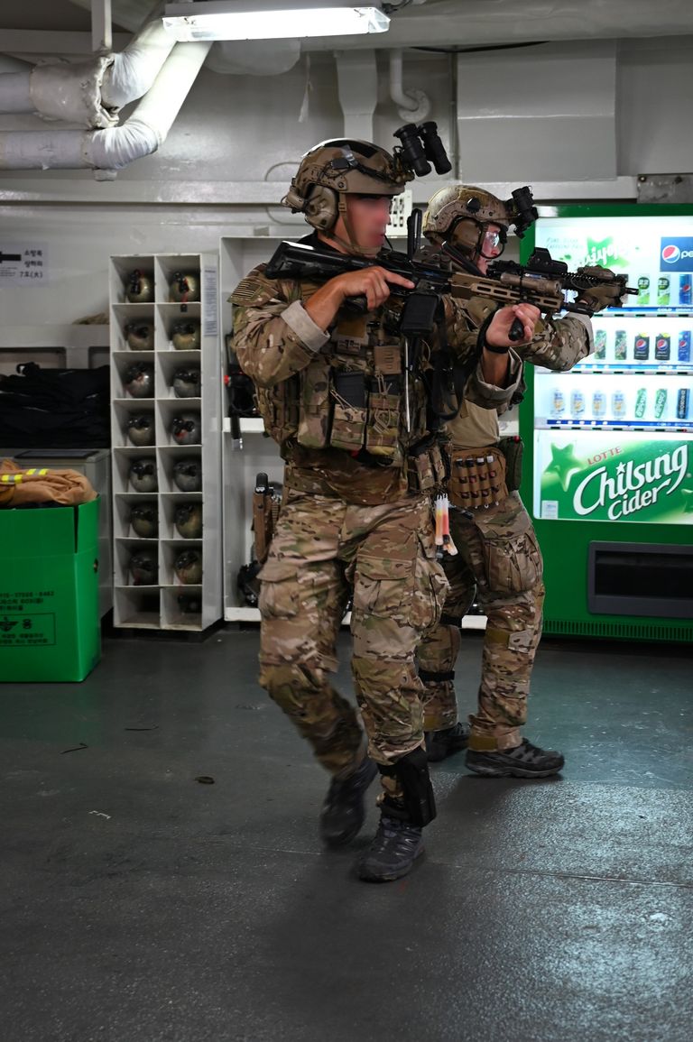 جانب من التدريبات العسكرية الأمريكية - الكورية الجنوبية جانب من التدريبات العسكرية الأمريكية - الكورية الجنوبية