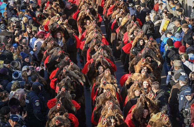 جانب من الاحتفال بمهرجان الدببة في رومانيا