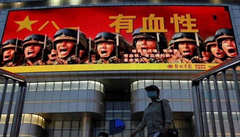 لوحة إعلانية للجيش الشعبي الصيني في بكين
