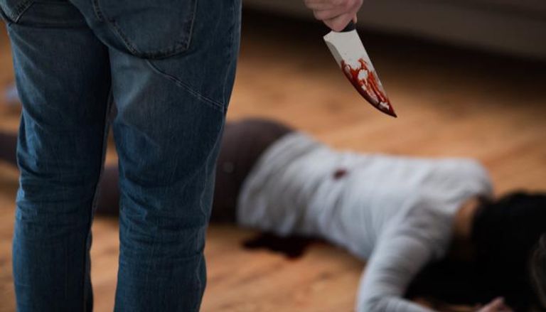 الأم الضحية مع ابنتها القاتلة