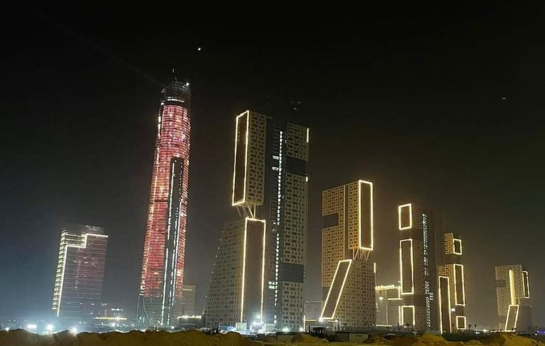 البرج الأيقوني في مصر يحتفل بعام 2023