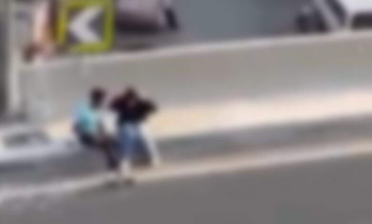 شاب وفتاة كوبري الساحل