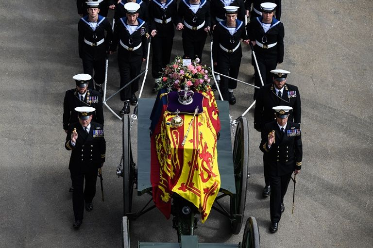 جانب من جنازة الملكة إليزابيث