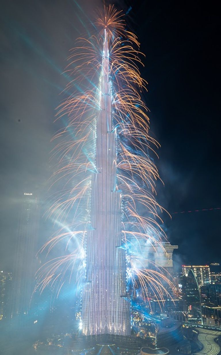 احتفال مبهر بالعام الجديد في برج خليفة بدبي