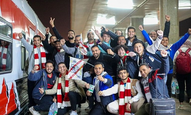 جماهير الزمالك بجوار قطار أسوان قطار الزمالك