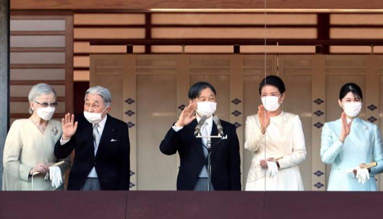 الإمبراطور الياباني ووالده وعائلته في خطاب رأس السنة- رويترز