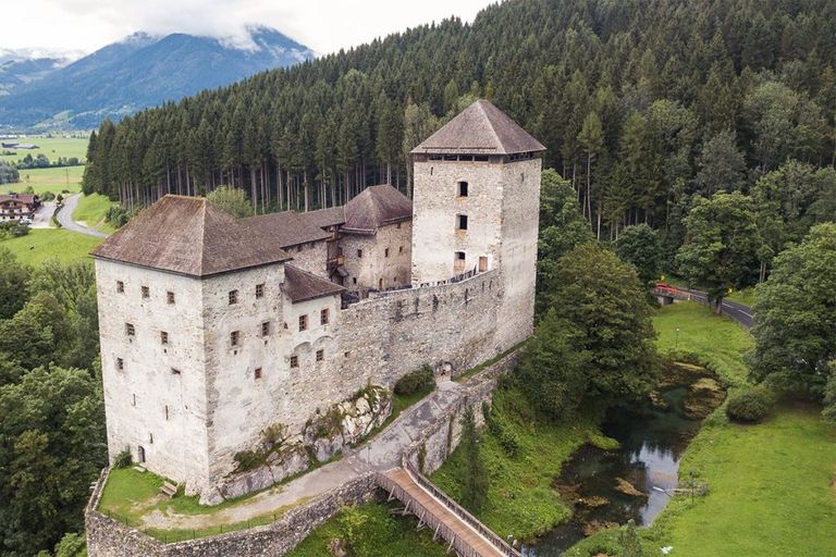 قلعة كابرون أحد أماكن السياحة في كابرون