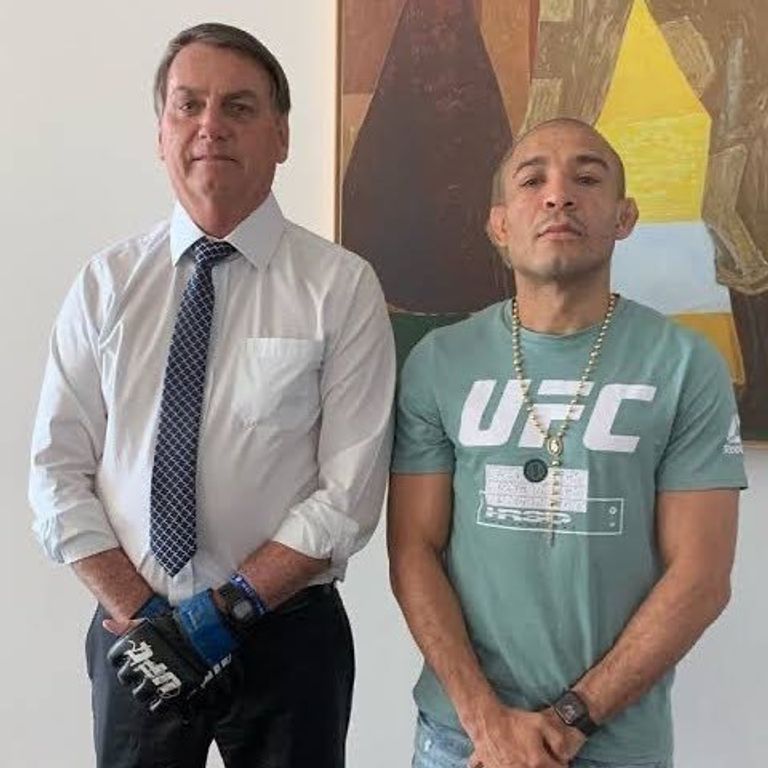 رئيس البرازيل السابق بولسونارو مع المقاتل خوسيه ألدو