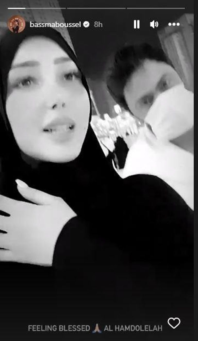 تامر حسني وبسمة بوسيل أمام الكعبة المشرفة