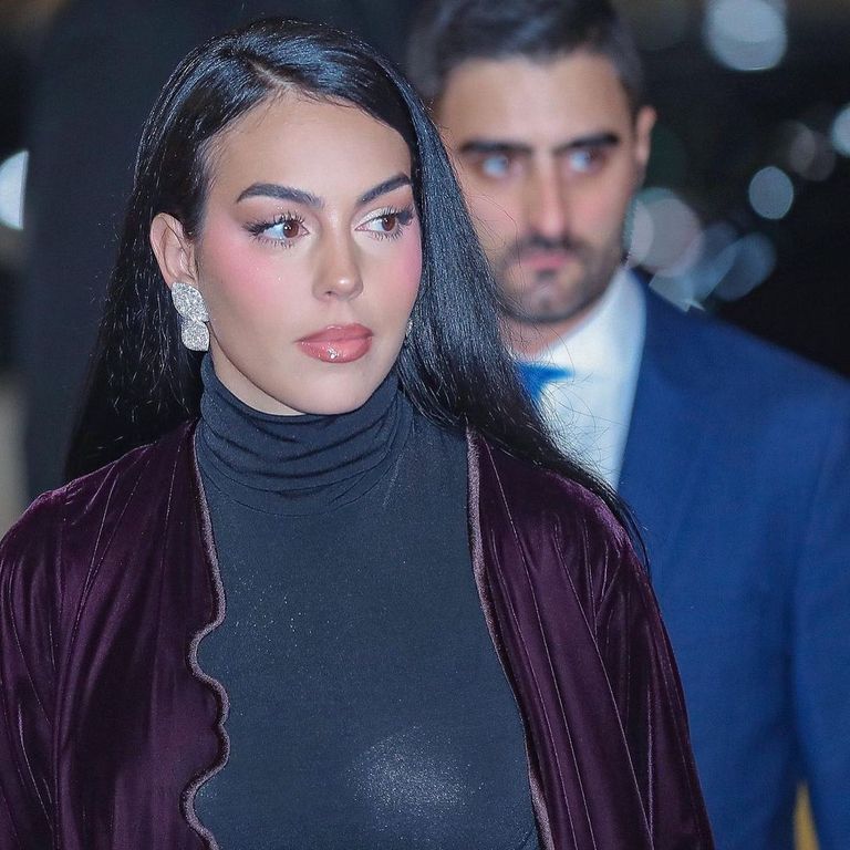 عباءة جورجينا في حفل تقديم رونالدو للنصر السعودي