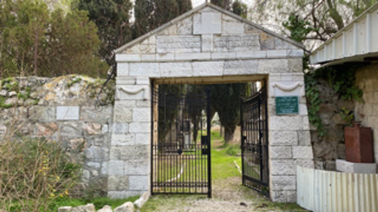 آثار الاعتداء على المقابر المسيحية في القدس