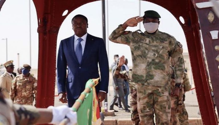 الرئيس التوغولي خلال زيارته إلى مالي
