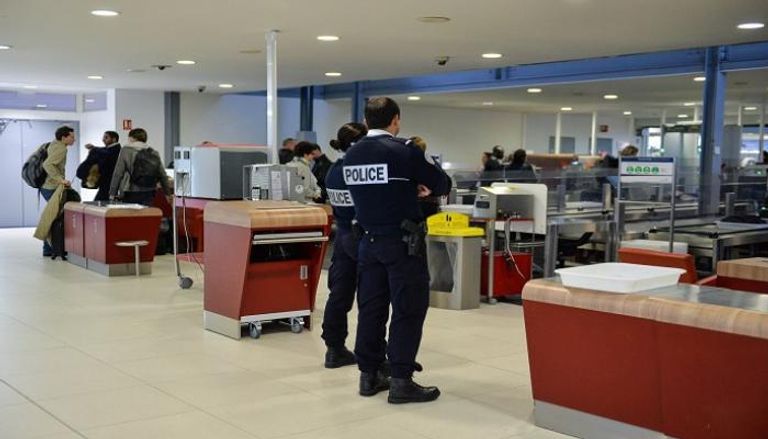 شرطة مطار شارل ديجول في باريس