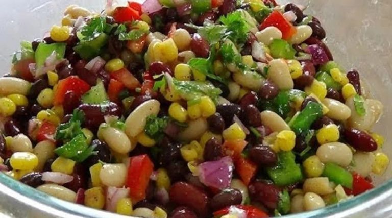 طبق سلطة الفاصولياء بإحدى الطرق الشهية