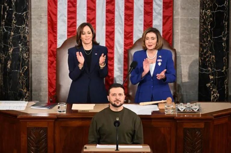 الرئيس الأوكراني فولوديمير زيلينسكي خلال خطابه في الكونغرس