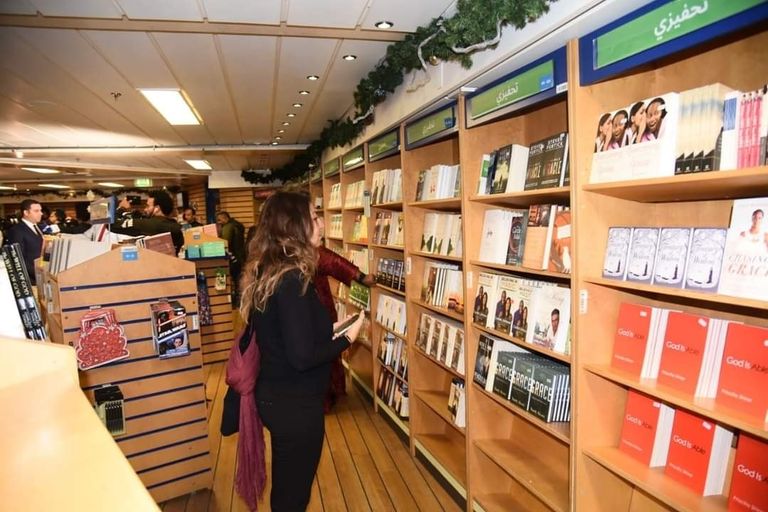 تحمل السفينة أكثر من 5 آلاف كتاب 