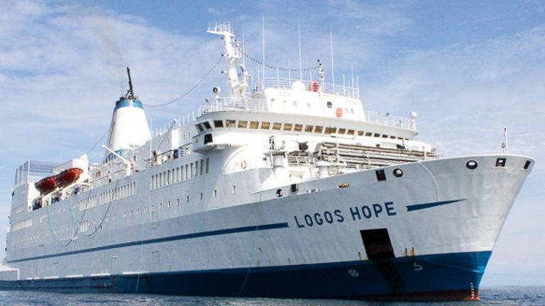 تحمل السفينة أكثر من 5 آلاف كتاب 