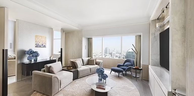 غرفة المعيشة كريستيانو رونالدو مع عائلته بقميص النصر