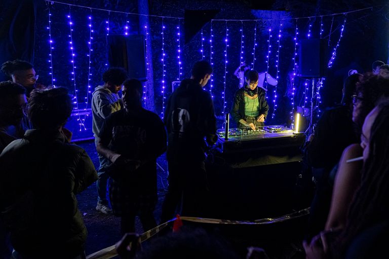 منسقات أسطوانات مصريات يشعلن حلبات الرقص