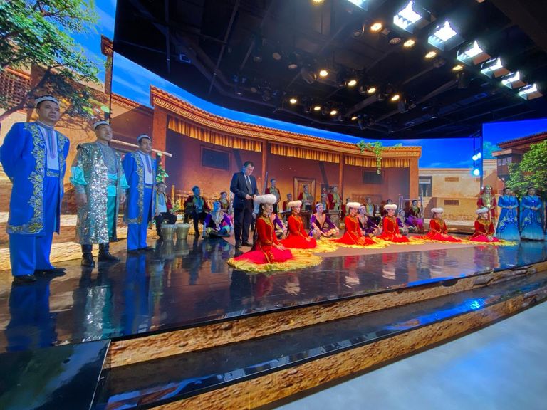 جانب من إحدى اللوحات الراقصة على الإيقاع الإيغوري