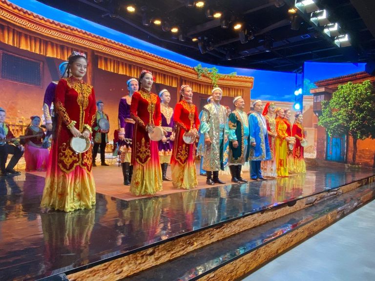 جانب من إحدى اللوحات الراقصة على الإيقاع الإيغوري