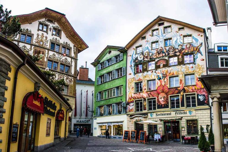 المدينة القديمة من معالم السياحة في لوزيرن 6 من أفضل الأماكن السیاحیة في لوزيرن