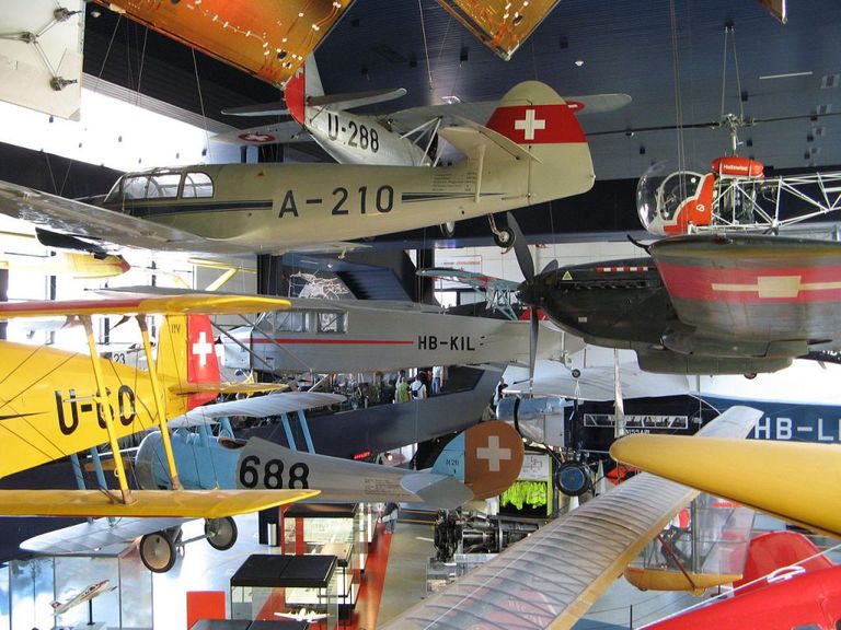 متحف النقل السويسري أحد الأماكن السياحية في لوزيرن 6 من أفضل الأماكن السیاحیة في لوزيرن