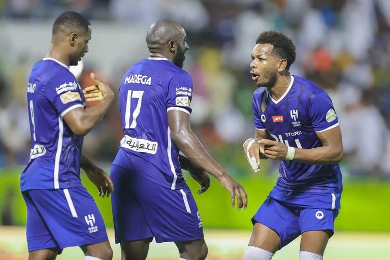 الهلال والرائد