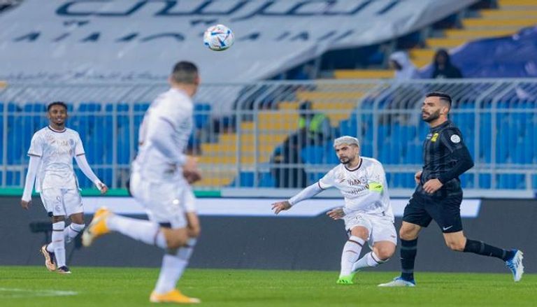 من مباراة الشباب والاتحاد في الدوري السعودي