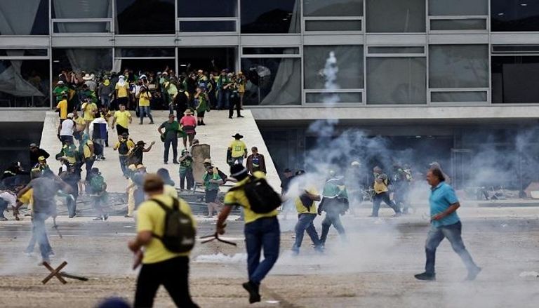 أنصار الرئيس البرازيلي السابق يتظاهرون في برازيليا