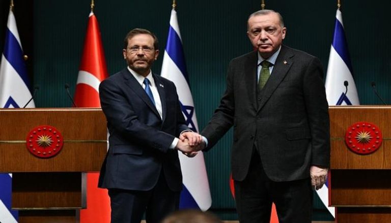جانب من لقاء سابق بين الرئيس التركي ونظيره الإسرائيلي 