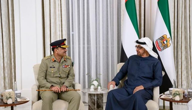 رئيس دولة الإمارات يستقبل قائد الجيش الباكستاني