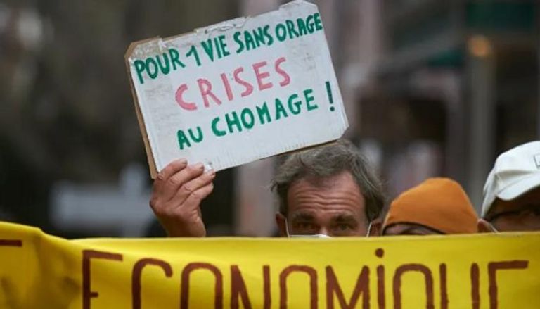 محتجون على نظام المعاشات التقاعدية في فرنسا - أرشيفية