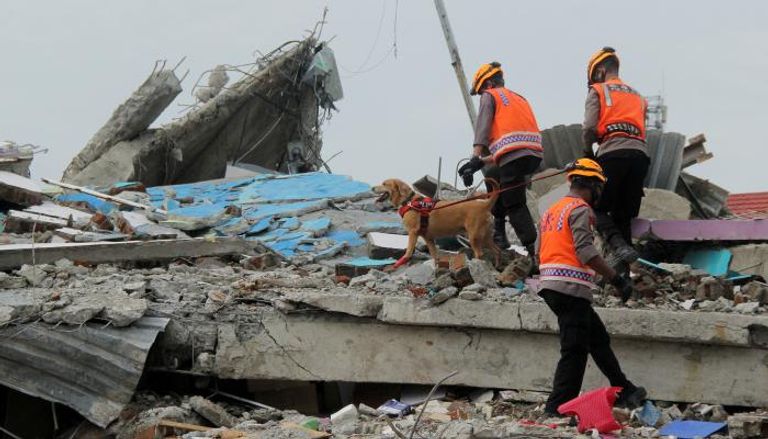 تضرر منازل بسبب الزلزال في إندونيسيا - أريفية