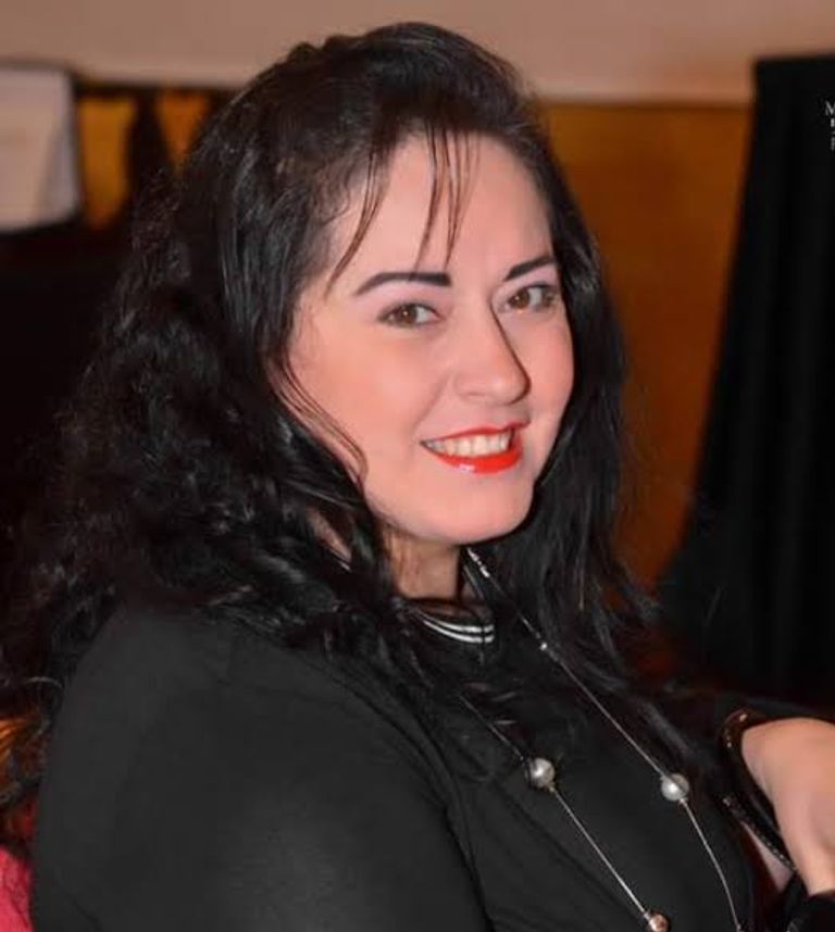 الفنانة هند عاكف