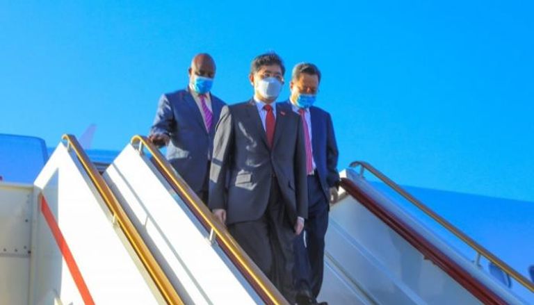 وزير الخارجية الصيني تشين غانغ لدى وصوله لأديس أبابا