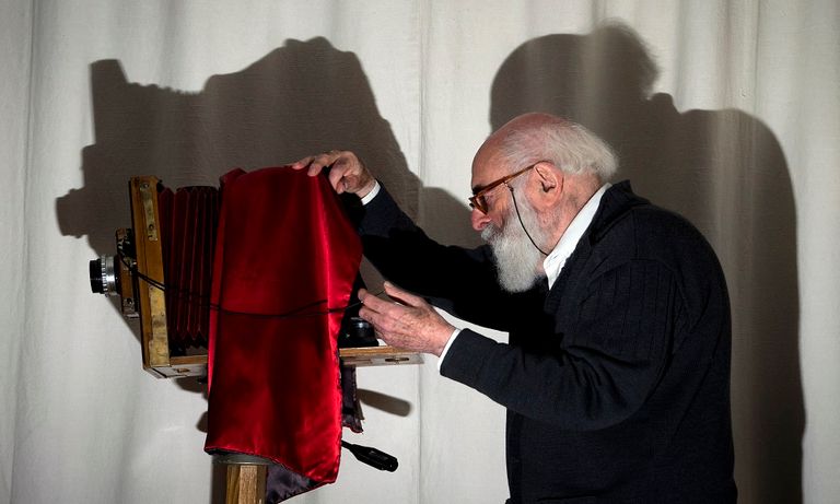 المصور الفرنسي من أصل أرجنتيني أدولفو كامينسكي - الفرنسية