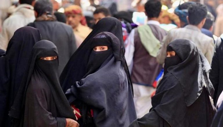 نساء يمنيات في أحد الأسواق