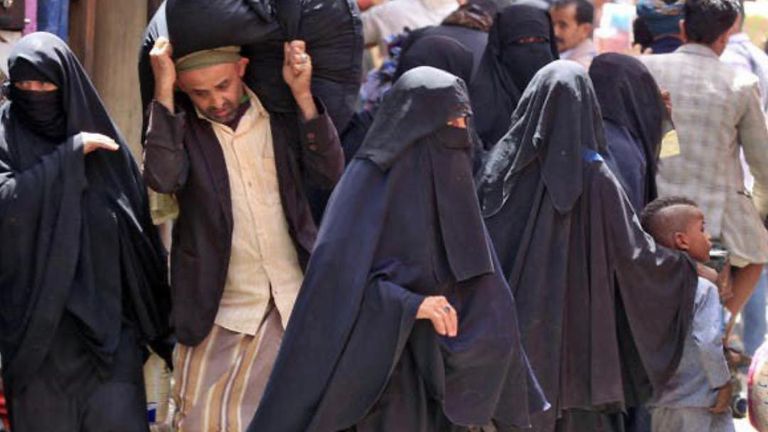 نساء يمنيات في أحد الأسواق