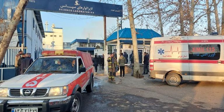 أعمدة الدخان تتصاعد من موقع الحريق