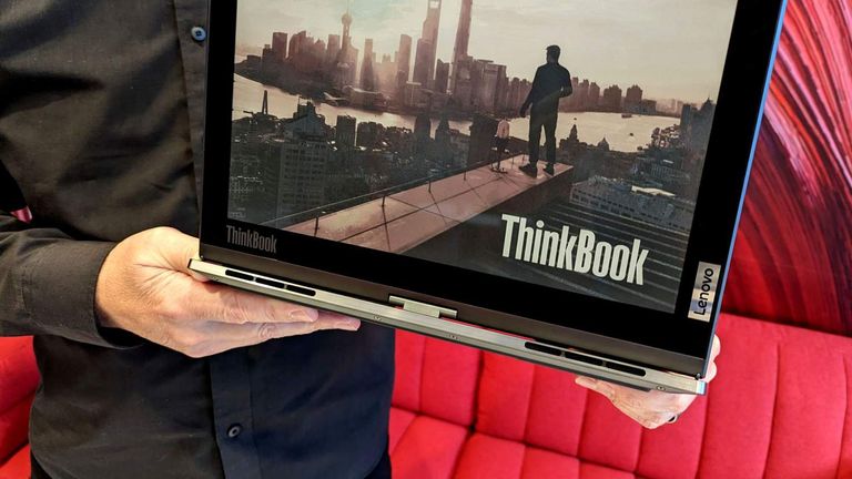 لينوفو Thinkbook Plus Twist مزود بشاشة مزدوجة