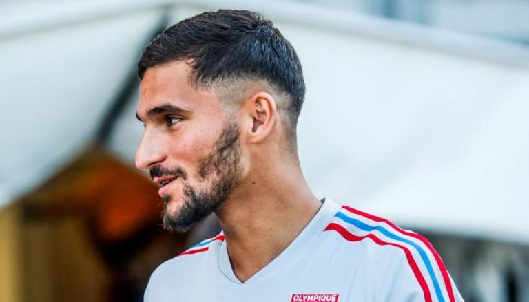 حسام عوار حسام عوار لاعب أولمبيك ليون الفرنسي