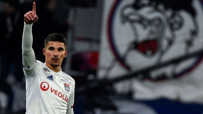 حسام عوار حسام عوار لاعب أولمبيك ليون الفرنسي