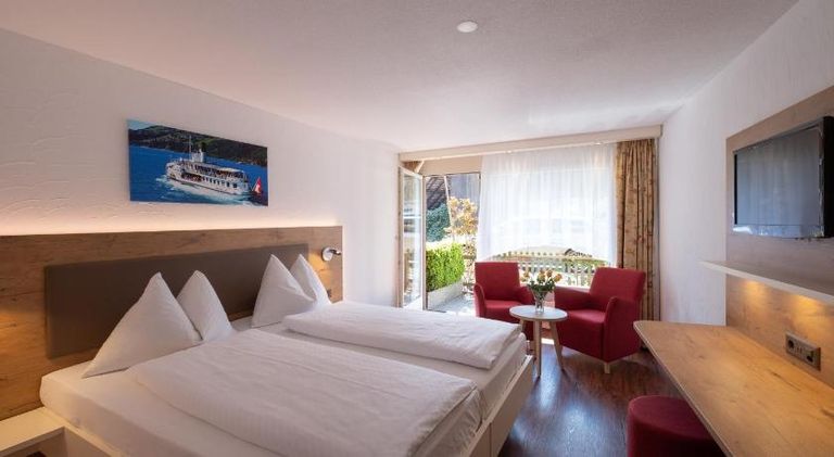 فندق شاليه سويس أحد أفضل الفنادق في إنترلاكن إنترلاكن السويسرية تضم أماكن سياحية مذهلة