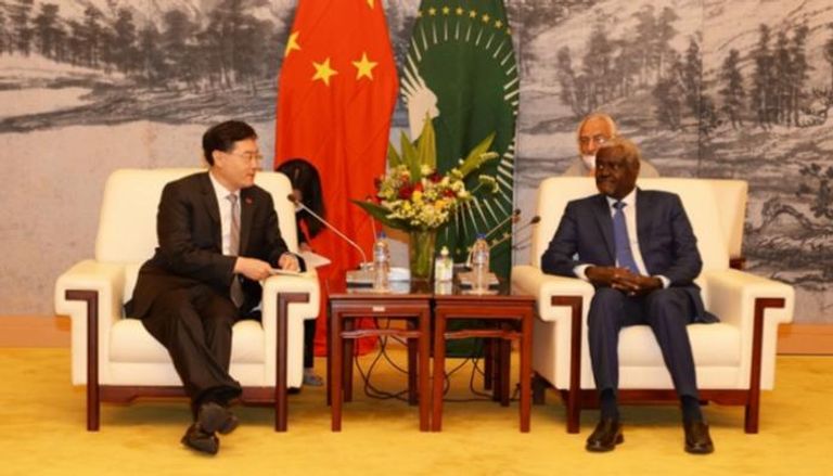 جانب من لقاء وزير خارجية الصين ورئيس مفوضية الاتحاد الأفريقي